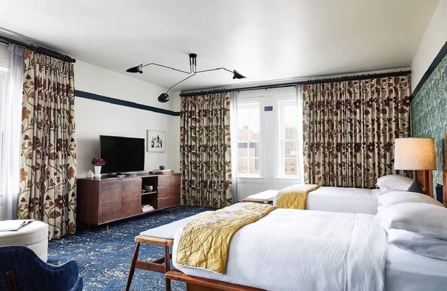 Mount Vernon Gem: Boutique Rooms & Rooftop Views - Heart of Baltimore