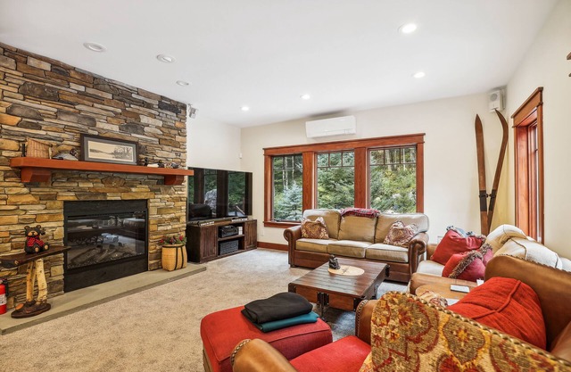 Mountain Brook Lodge a spectacular house with amazing stone work and A/C 6 miles from Killington Resort