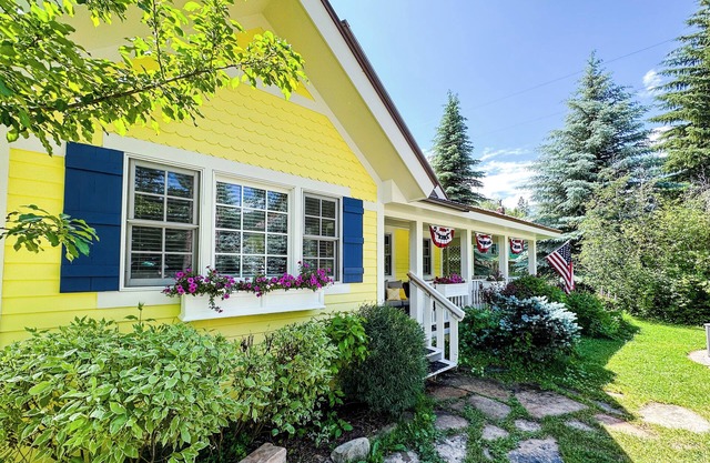 Mountain Daisy Redstone l Newly Remodeled Mountain Getaway