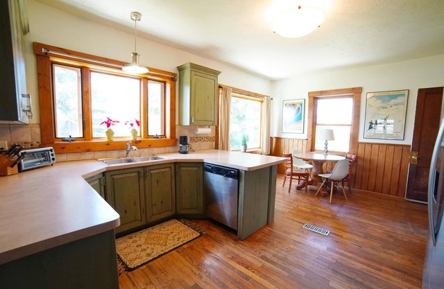 Mountain Family Farmhouse w/Teton Views