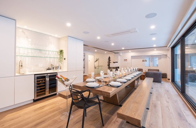 Mountain-Modern Chalet, w/ barrel sauna, hot tub, putting green, and fire pits!