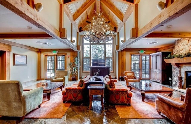 Mountain Thunder Lodge 5104 Condo by RedAwning