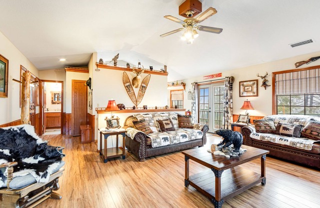 Mountain-view cabin with deck, gas grill, fireplace, foosball, & washer/dryer
