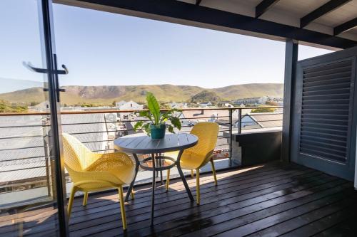 Mountain-View Studio - Hermanus Waterfront Apartments