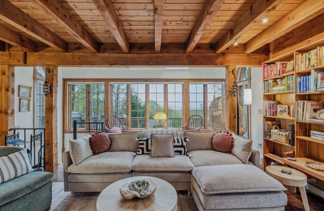 Mountain Views! Bonus Room - Sugarhouse Hideaway