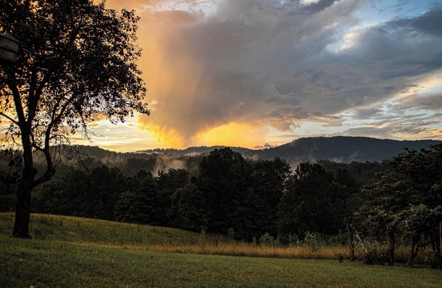 Mountain Views + River Access on 90 Acres ~6BR Retreat near Burnsville, NC