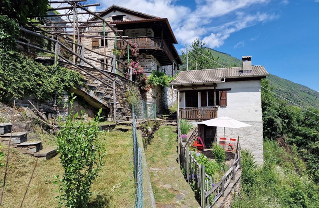 Mountain worlds behind Lake Maggiore