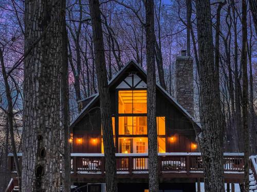 Mountainside w Fireplace, Fire Pit, Deck, & WiFi