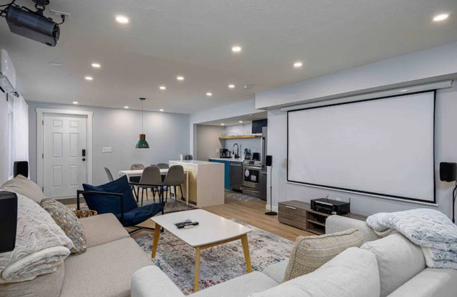 Movie Lovers Retreat Near Airport, Downtown SLCnn