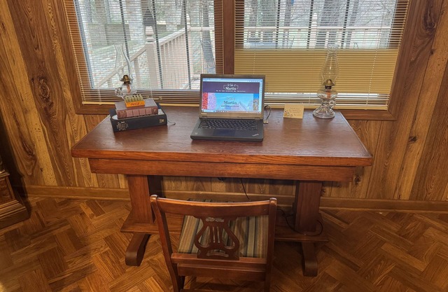 Ms. Charline’s 2 BDRM, 3 BATH Country Home Right Down Street From UTM Campus