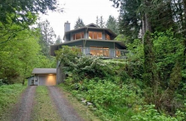Mt. Baker Lodging Cabin 13–Sleeps 8!