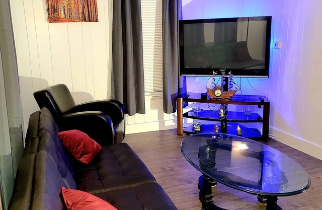 Mthly Stay Discounts & Pet Friendly Downtown Lansing Sparrow Hospital