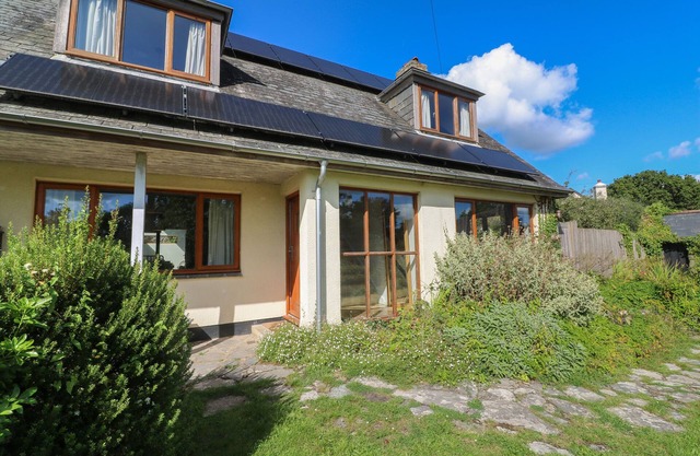 MULBERRY COTTAGE, pet friendly, country holiday cottage in Dartington