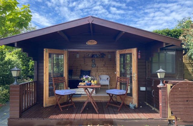 Mulberry Leaf is situated on the banks of Newton Creek