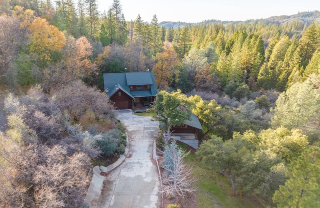 Murph Lodge- 4BR w/AC, Hot Tub, Billiards, Ping Pong and More!