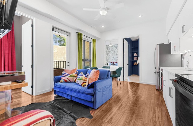 Music Row Bungalow - In the heart of Music City!