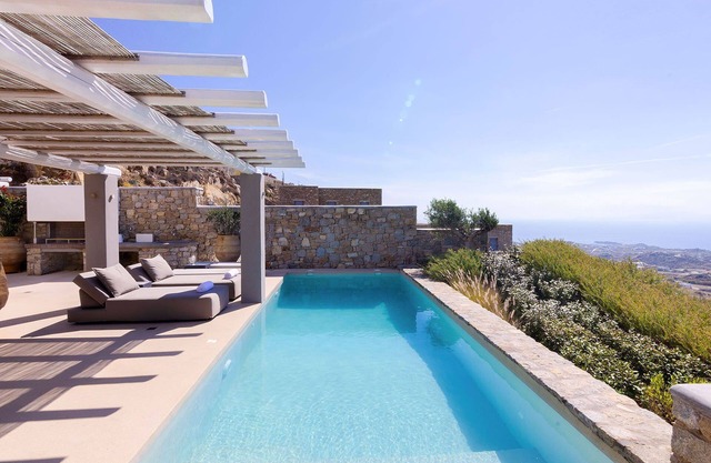 My Rental Homes - Villa Blue Moon, with pool with Jacuzzi and panoramic view