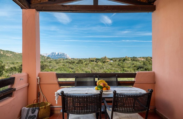 Myrsine 54 - apartment with a view of Marina Maria and Tavolara