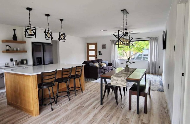 N. Dallas 4-bedroom house with Near DAL, DFW