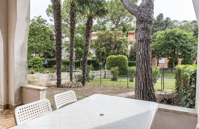 N037 - Numana, three-room apartment with garden a stone's throw from the sea
