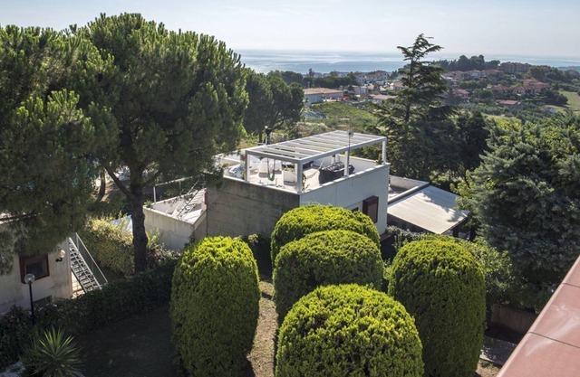 N217 - Numana, large three-room apartment with terrace overlooking the sea