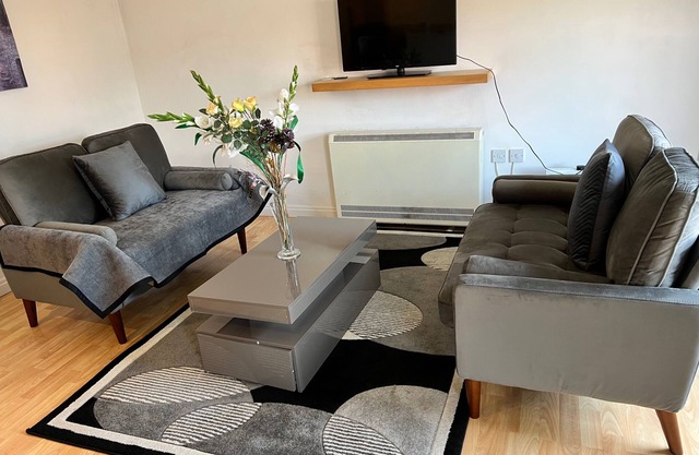 Nantwich - Sleeps 4 - Parking - Town 10mins walk