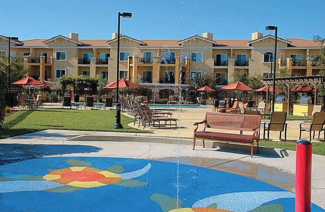 Napa, CA: 1 Bedroom w/Wifi & Access to Resort Pool, Golf - Beautiful Area!