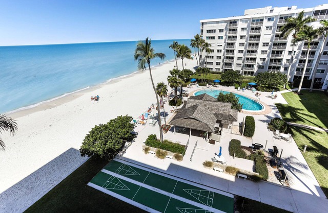 Naples Continental Club Beachfront condo!