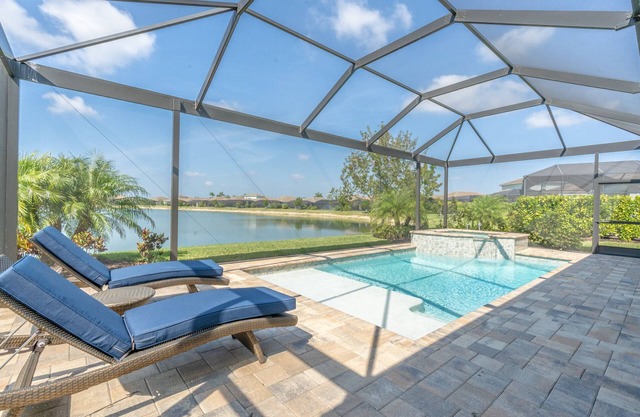 🌴 Naples Reserve Lakeview Escape | Lanai w/Pool & Hot Tub, Outdoor Kitchen, EV & Pet Friendly