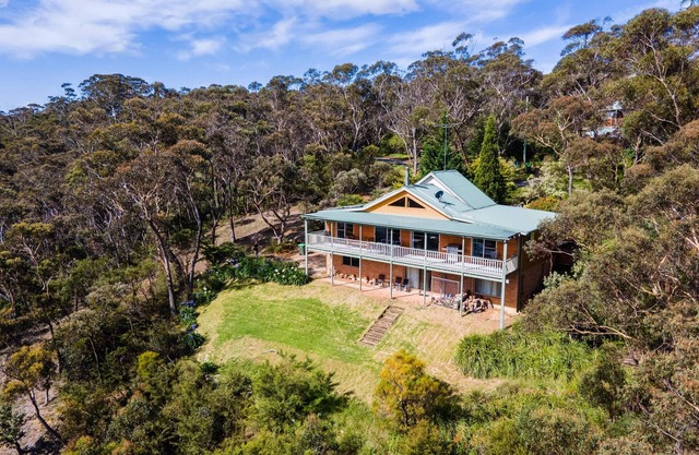 Narrow Neck Lodge - Eclectic Cedar Lodge, 5 Bedroom, 3 Bathroom, Outdoor Jacuzzi, Fireplace, A/C, Ping-Pong, BBQ, Views