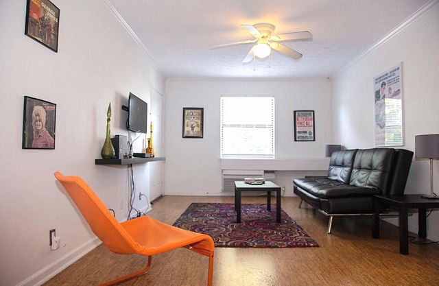 Nashville Apt on Music Row Sleeps 6 Great Location!