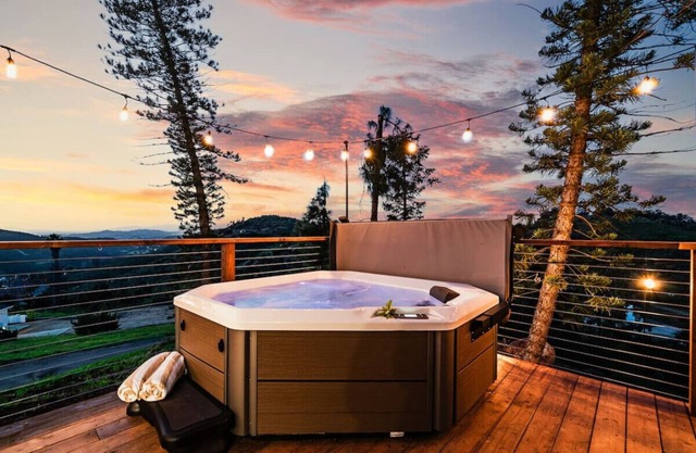 Nature Retreat w/Hot Tub, Fire Pit, Views, Privacy