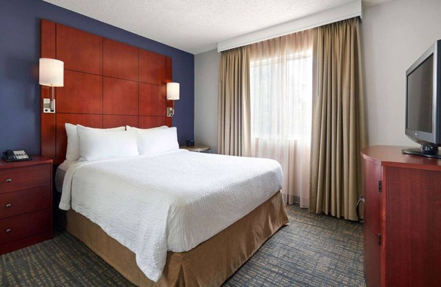 Nautical Adventure Awaits in Annapolis Suites! Pets Allowed Here! Free Breakfast