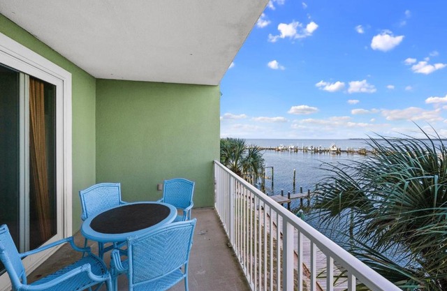 Navy Cove 2113 with Private Boat Slip