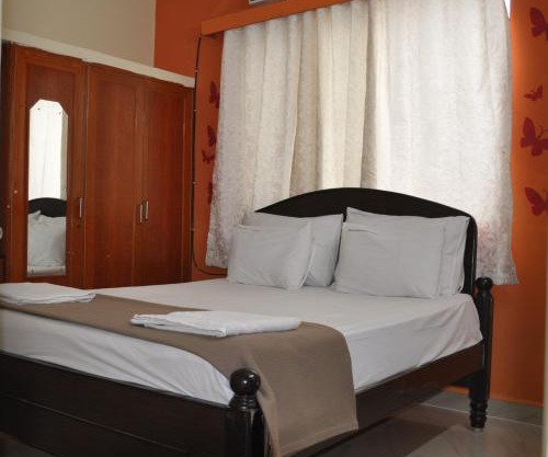 Nayath Serviced Apartments, Homely Stay for Families since 2011 Close to Bus, Railway Stations, Near to Reliance Mart, Srinivasam complex and many Restaurants Fully Furnished Kitchen Pet Friendly