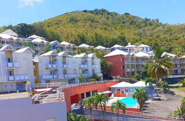 N° 349 Beautiful air-conditioned studio with pool and sea view