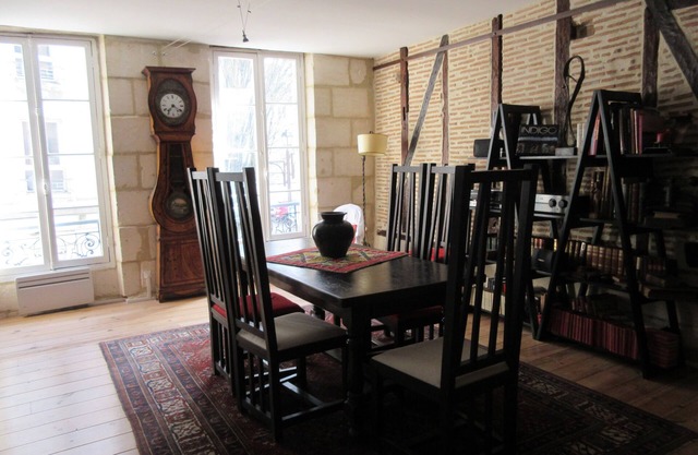 Near Agen station and historic center, atypical loft with patio