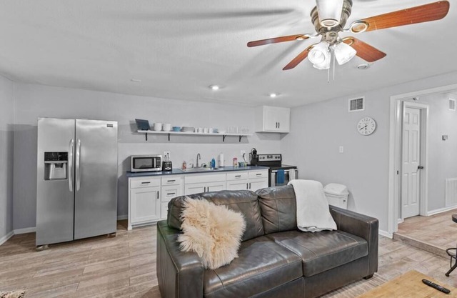 Near all Hospitals! BAFB Restaurants and Shopping