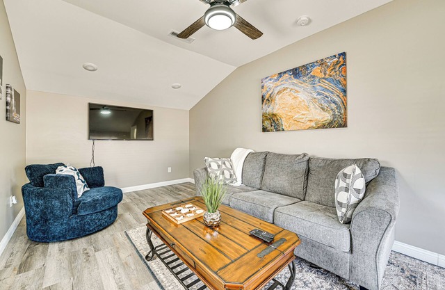 Near Bourbon Trail: Quiet Home w/Deck