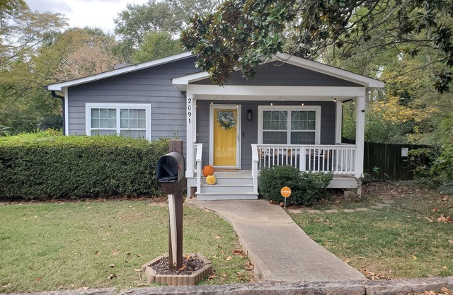 Near downtown 3 bed home close to City Winery, Fox Theater and Ponce City