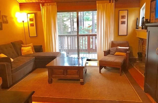 Near Heavenly, Beach, Casinos, W/Pool, Hot-Tub, Max 6 nighttime occupancy