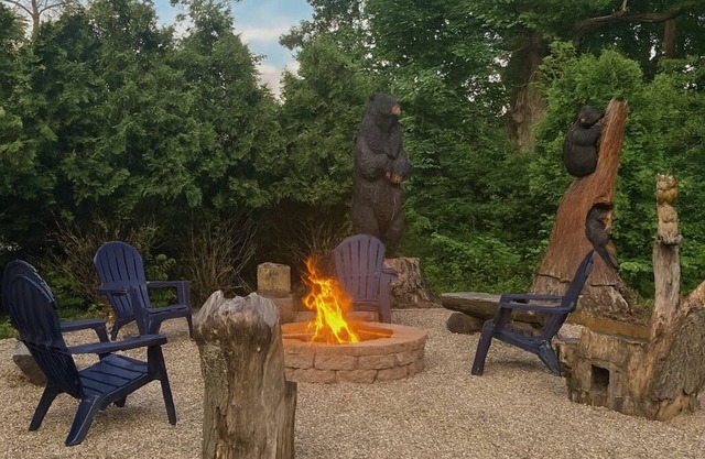 Near Lake MI | Retreat style home | Hot tub & Sauna