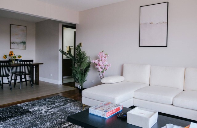 Near O`hare Personal Gym & Balcony Safe Area