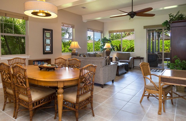 Near Pauoa Bay Sunny Kulalani Getaway w/Lanai, Pools & Amenities Galore
