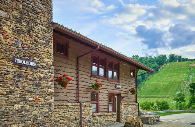 Near Ski Lifts | Cozy Cedar Chalet w/Full Kitchen