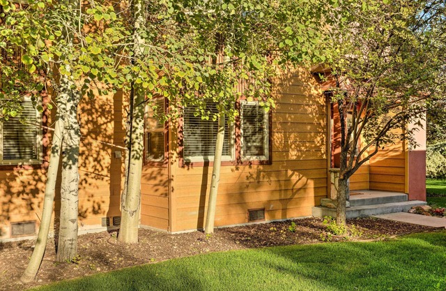 Near Skiing & Hiking: Inviting Retreat in Victor!