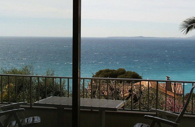 NEAR THE OLD TOWN OF NICE WITH SEA VIEW, POOL, PARKING, TERRACE AND CALM
