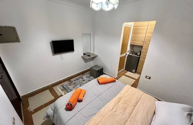 NEAR THE PYRAMIDS INN n5 minutes from the Great Pyramids of Giza & Sphinx!