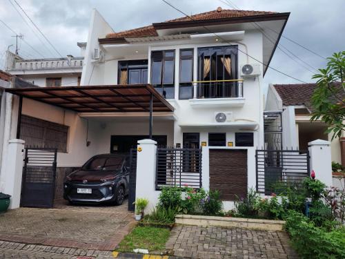 Neomi Homestay Malang