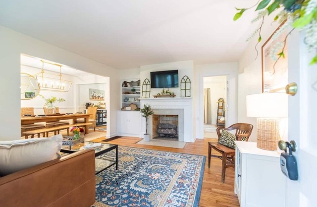 Nestled amongst the site of Old Graham Springs is where you will find The Blue Cottage